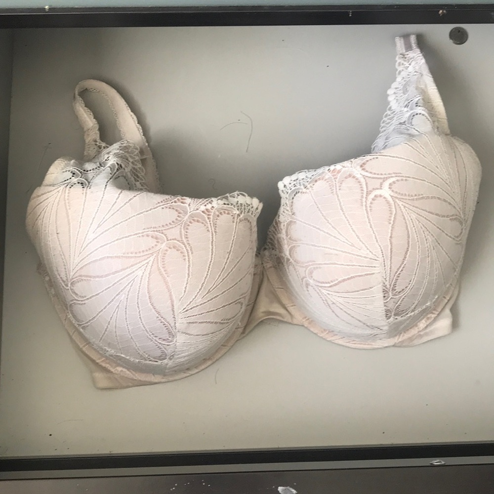 36 G Lace push-up bra (Wonderbra brand)